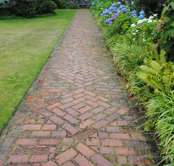 brick-path-landscaping